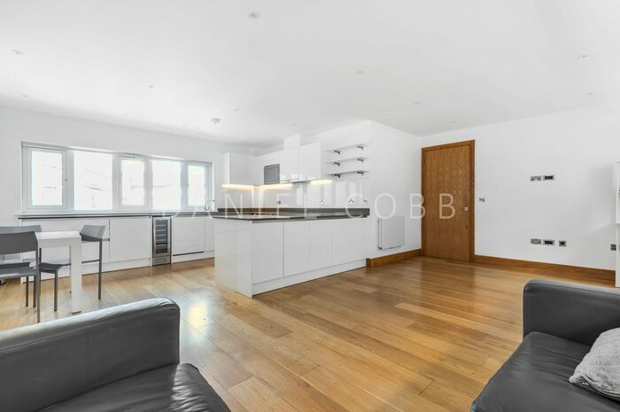 3 Bedroom Flat To Rent In Royal Oak Yard, London, SE1