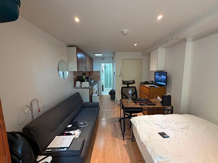 Studio To Rent In Finchley Road, London, NW3