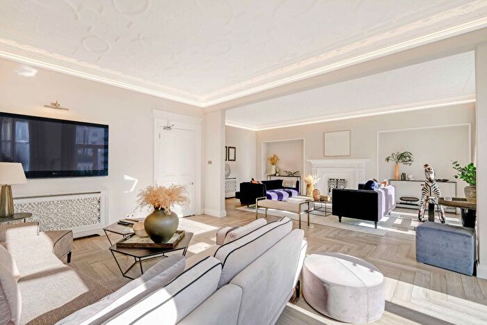 8 Bedroom Flat To Rent In Knightsbridge, SW1X