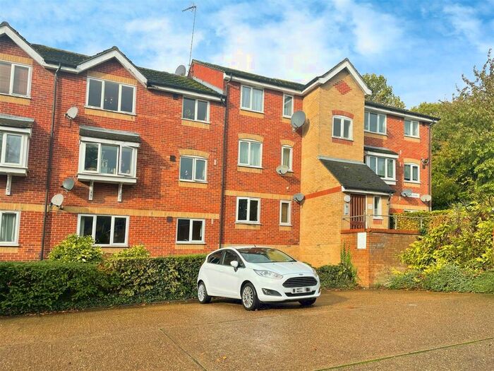 Studio To Rent In Rookley Court, Linnet Way, Purfleet, RM19