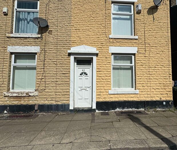 2 Bedroom End Of Terrace House To Rent In Crown Street, Rochdale, OL16