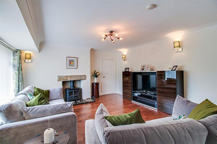 4 Bedroom Detached Bungalow For Sale In New Road, Old Snydale, Pontefract, WF7