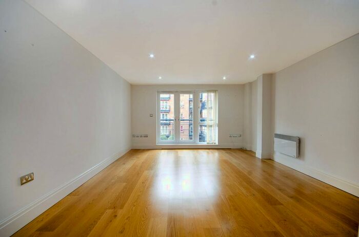 2 Bedroom Flat To Rent In Royal Quarter, Kingston, Kingston Upon Thames, KT2