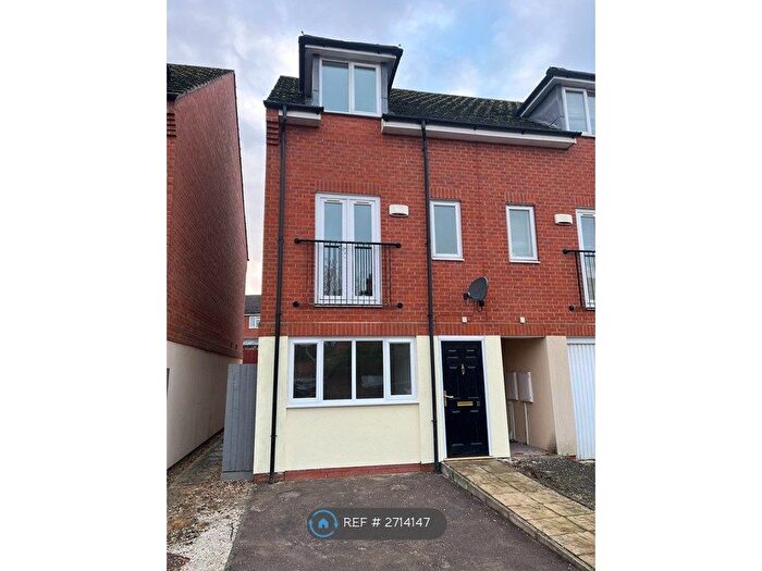 4 Bedroom Semi Detached House To Rent In Wilson Road, Rushden, NN10