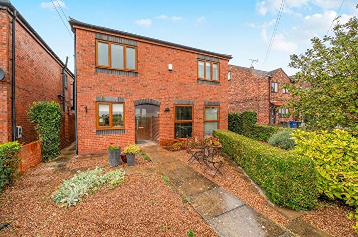 4 Bedroom Detached House For Sale In Bishopdyke Road, Cawood, Selby, YO8