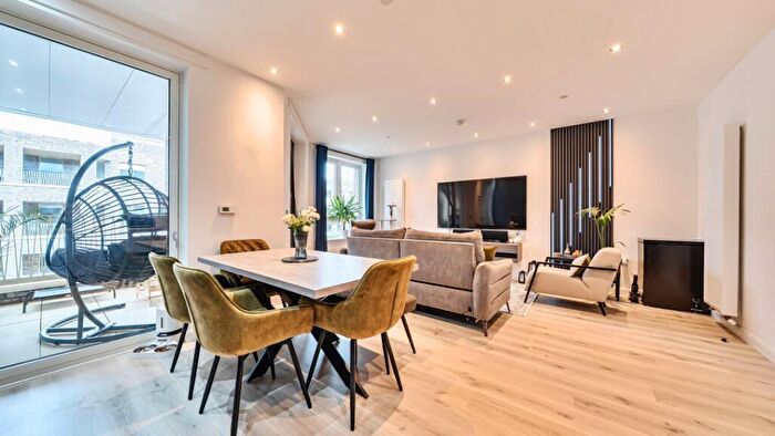 2 Bedroom Flat For Sale In Bishops Apartments, Barking River Side, IG11