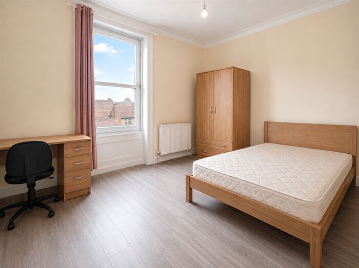 4 Bedroom Maisonette To Rent In Heaton Road, Newcastle Upon Tyne, NE6