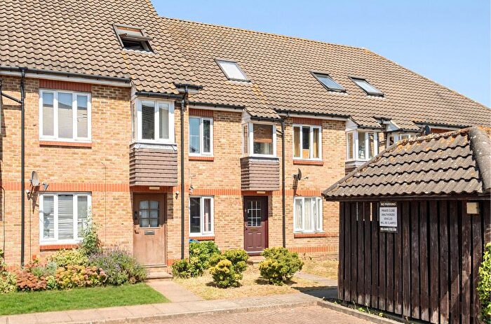 1 Bedroom Maisonette For Sale In Worthington Close, Mitcham, CR4