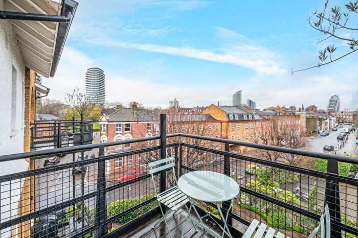 3 Bedroom Flat To Rent In Battersea High Street, Battersea, London, SW11