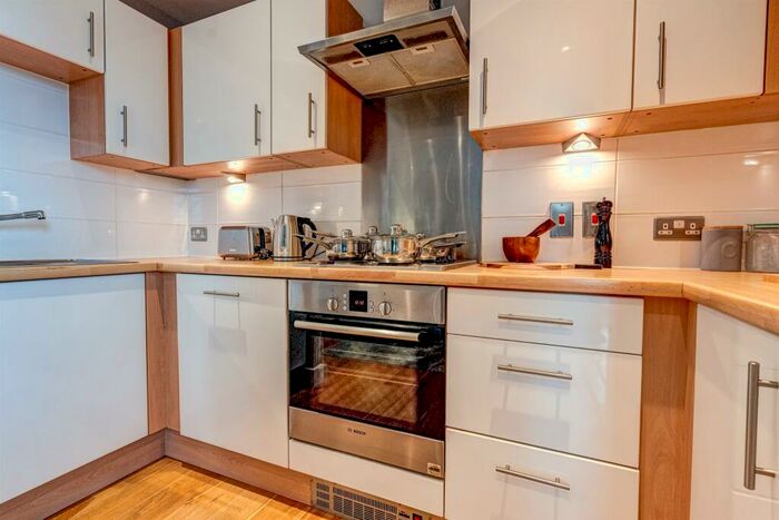 1 Bedroom Flat To Rent In Bute Terrace, Cardiff, CF10