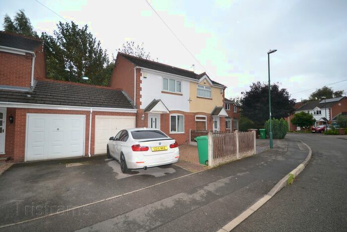 2 Bedroom Semi-Detached House To Rent In Paddock Close, Nottingham, NG6