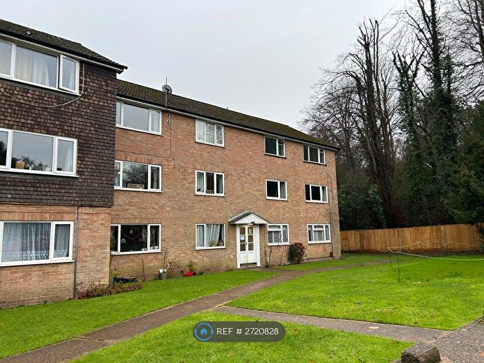2 Bedroom Flat To Rent In Ridgeway Road, Redhill, RH1