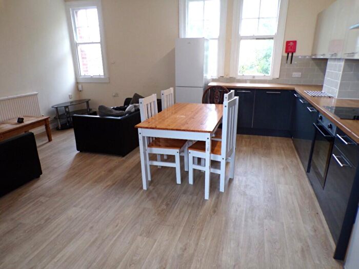 6 Bedroom Flat To Rent In Aylward Street, Portsmouth, Hampshire, PO1