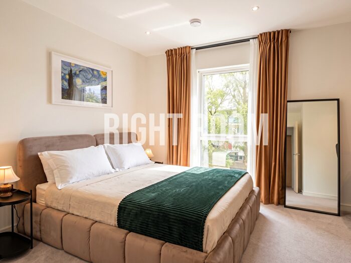 1 Bedroom Flat To Rent In Bedroom Flat, Pilot House, Ovex Close, E14