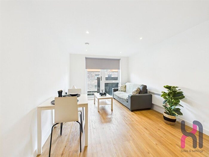 2 Bedroom Flat For Sale In The Plaza, Advent Way, Ancoats, Manchester, M4