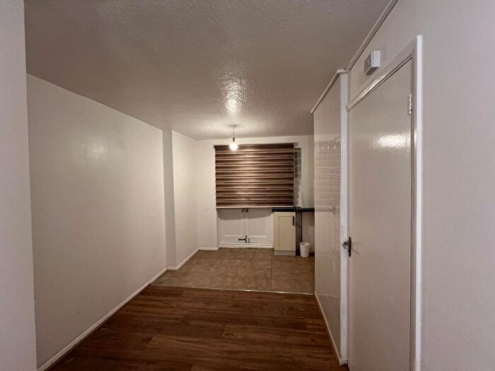 1 Bedroom Flat To Rent In Edmeston Close, London, E9