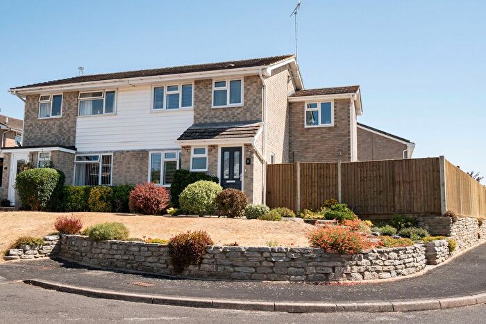 3 Bedroom Semi-Detached House For Sale In Litchfield Close, Charlton, SP10