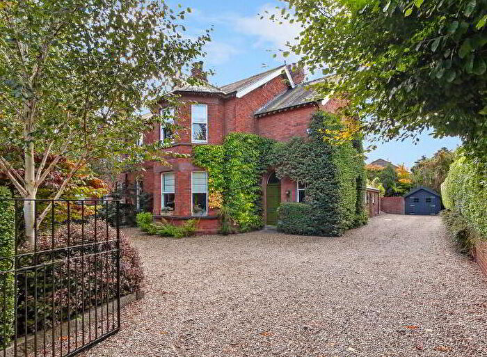 5 Bedroom Semi-Detached House For Sale In Deramore Park, Belfast, BT9