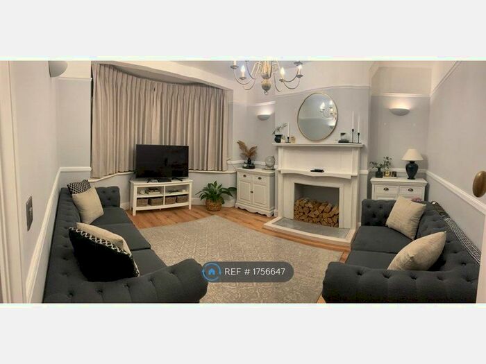 3 Bedroom Terraced House To Rent In Thornhill Gardens, Barking, IG11