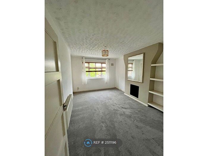2 Bedroom Flat To Rent In Althorne Gardens, London, E18