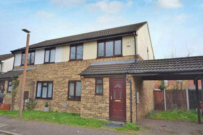 3 Bedroom Semi-Detached House To Rent In Hepleswell, Two Mile Ash, Milton Keynes, Buckinghamshire, MK8