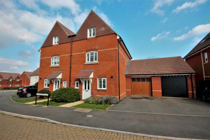 3 Bedroom Semi-Detached House To Rent In Fitzwaryn Place, Wantage, OX12