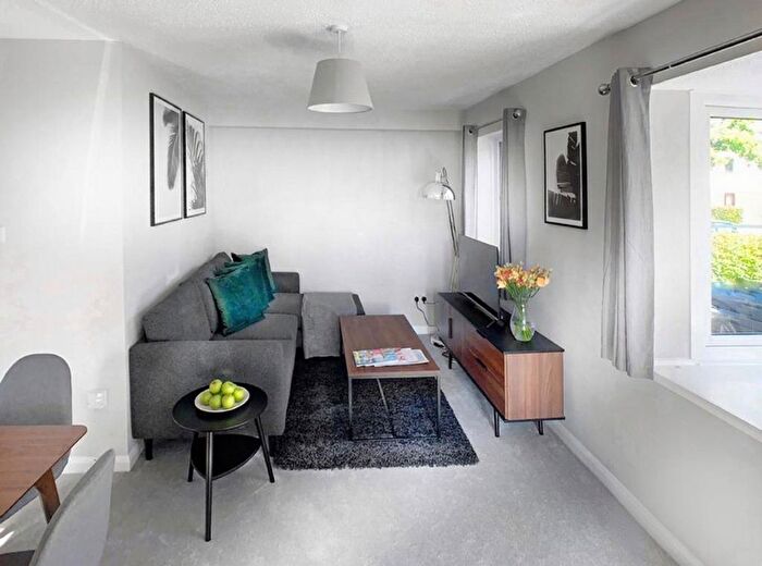 2 Bedroom Flat To Rent In Wokingham, RG40