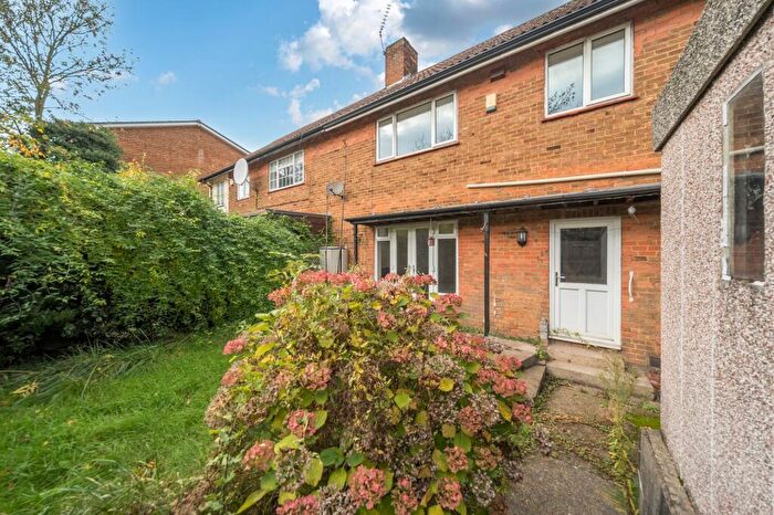 3 Bedroom Semi Detached House For Sale In Malden Way, New Malden, KT3