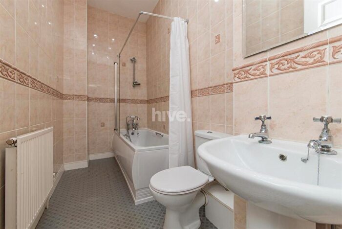2 Bedroom Flat To Rent In Dinsdale Road, Sandyford, Newcastle Upon Tyne, NE2