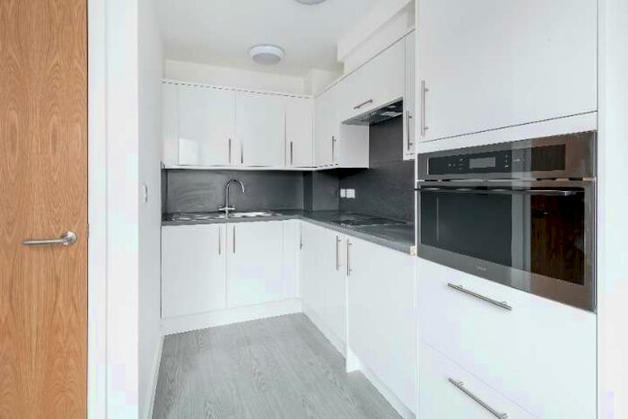 1 Bedroom Studio Flat To Rent In Fifty Nine West Bristol, BS2 0gy #092918