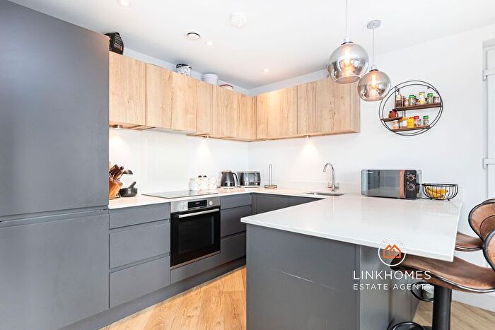 2 Bedroom Flat For Sale In - Commercial Road, Poole, BH14