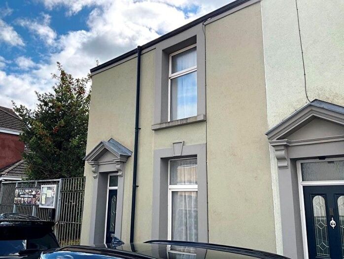 2 Bedroom End Of Terrace House To Rent In Rodney Street, Swansea, SA1