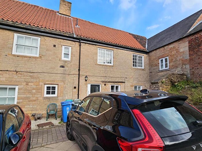 1 Bedroom Flat To Rent In School Yard, Mansfield Woodhouse, NG19