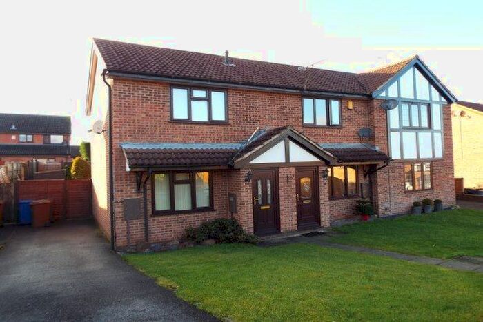 2 Bedroom Property To Rent In Kestrel Close, Uttoxeter, ST14
