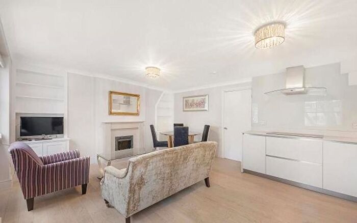 1 Bedroom Flat To Rent In Baker Street, Marylebone, London, W1U