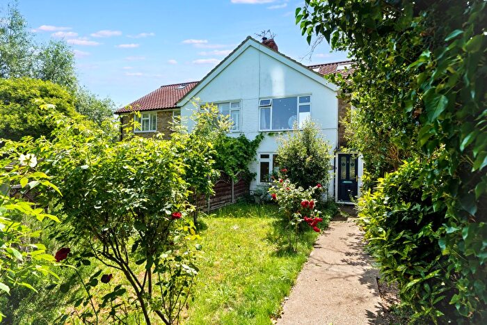 2 Bedroom Flat For Sale In Arundel Close, Hampton Hill, Hampton, TW12