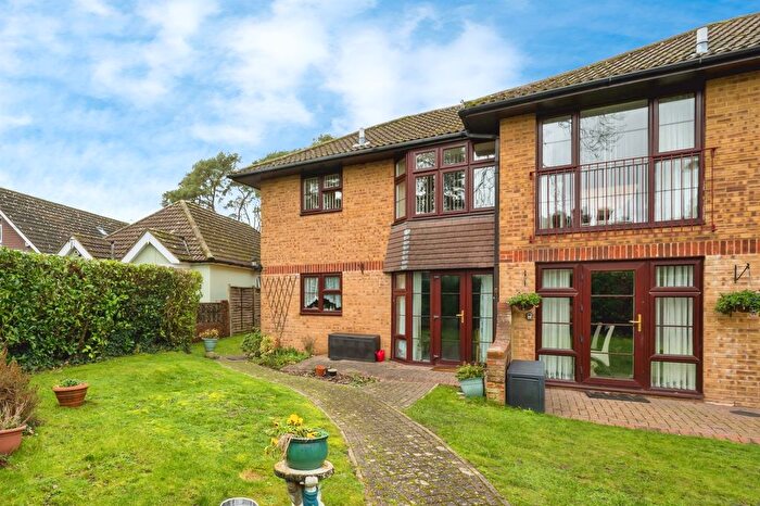 2 Bedroom Flat For Sale In Pine Drive, Southampton, SO18