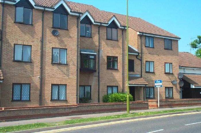 1 Bedroom Flat To Rent In Lion Court, Studio Way, Borehamwood, WD6