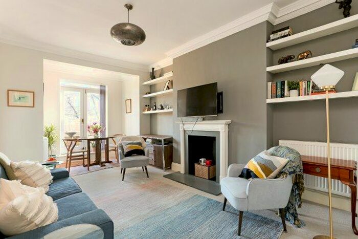 2 Bedroom Flat To Rent In Coleherne Road, London SW10