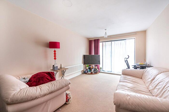 2 Bedroom Flat To Rent In Barking, IG11