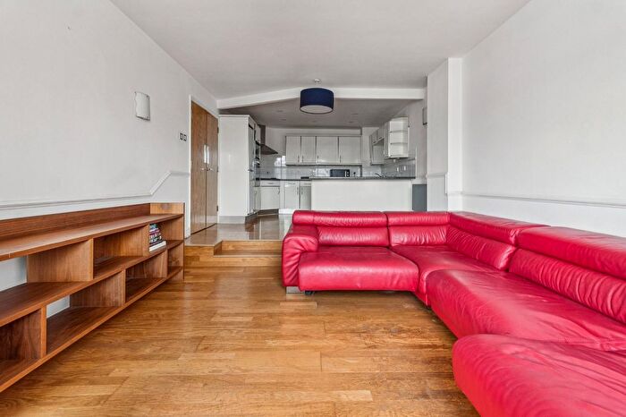 2 Bedroom Flat To Rent In Prices Court, Battersea, SW11