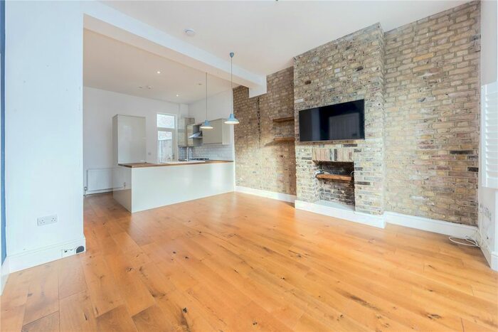 2 Bedroom Flat To Rent In Gleneagle Road, London, SW16