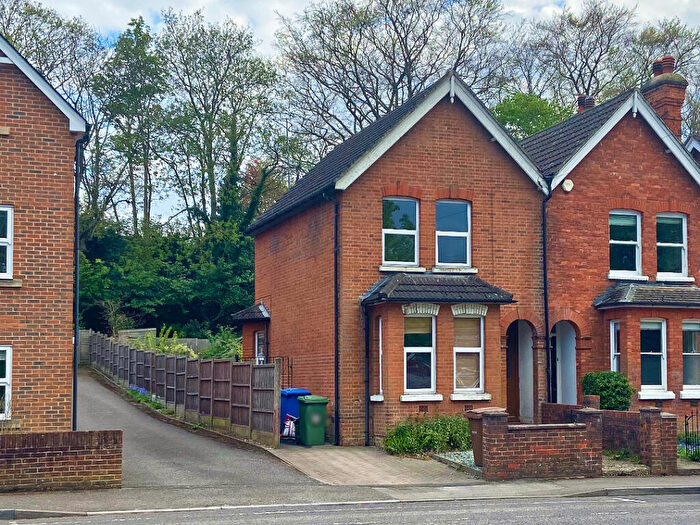 3 Bedroom Semi-Detached House To Rent In Union Street, Farnborough, GU14