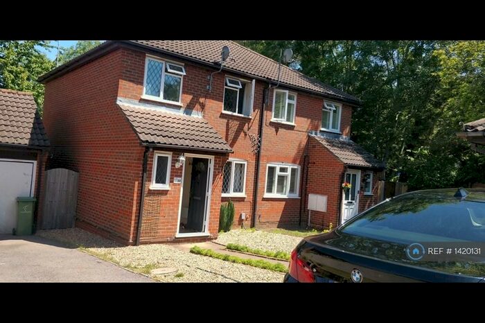 3 Bedroom Semi-Detached House To Rent In Galloway Close, Fleet, GU51