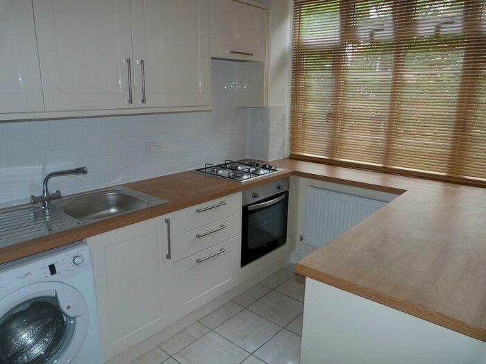 2 Bedroom Flat To Rent In South Croydon, CR0