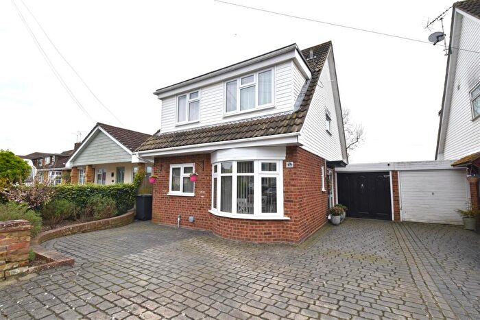 3 Bedroom Link Detached House For Sale In Albert Road, Ashingdon, SS4