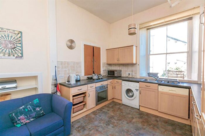 4 Bedroom Flat To Rent In Marchmont Road, Edinburgh, EH9