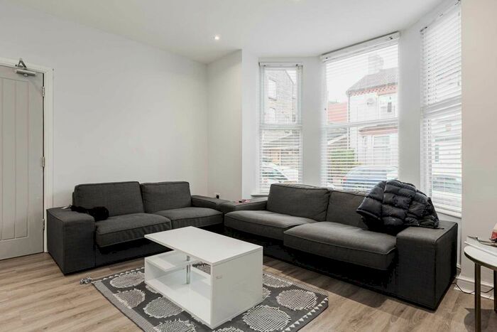 4 Bedroom Semi-Detached House To Rent In Leopold, Liverpool, L7
