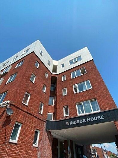 1 Bedroom Flat To Rent In Canal Walk, Portsmouth, Hampshire, PO1