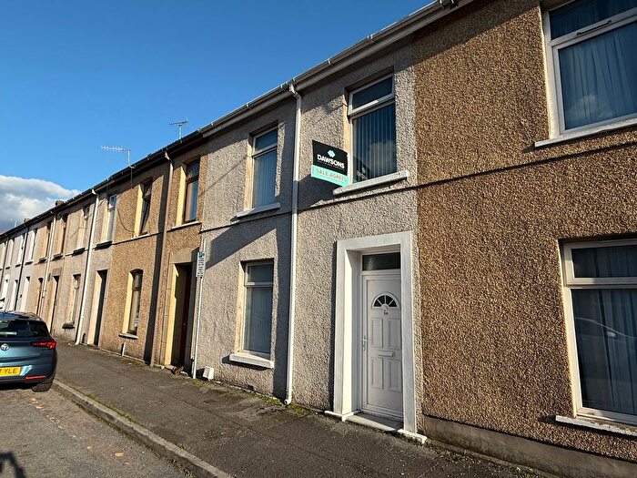 3 Bedroom Property To Rent In James Street, Llanelli, SA15
